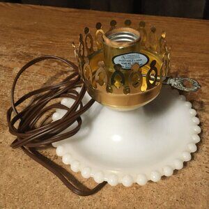 UNDERWRITERS LABORATORIES MILKGLASS WHITE PORTABLE LAMP